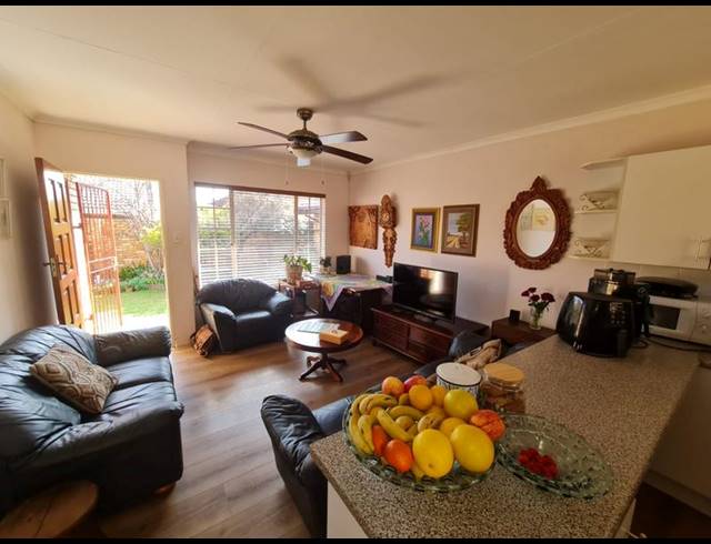 3 BEDROOM TOWNHOUSE FOR SALE IN ROOIHUISKRAAL NORTH